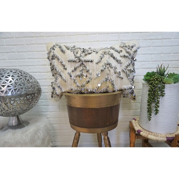 Vintage Moroccan Wedding Blanket Pillow: Berber Handira Cushion Cover 03YS00148 - Picture 2 of 10
